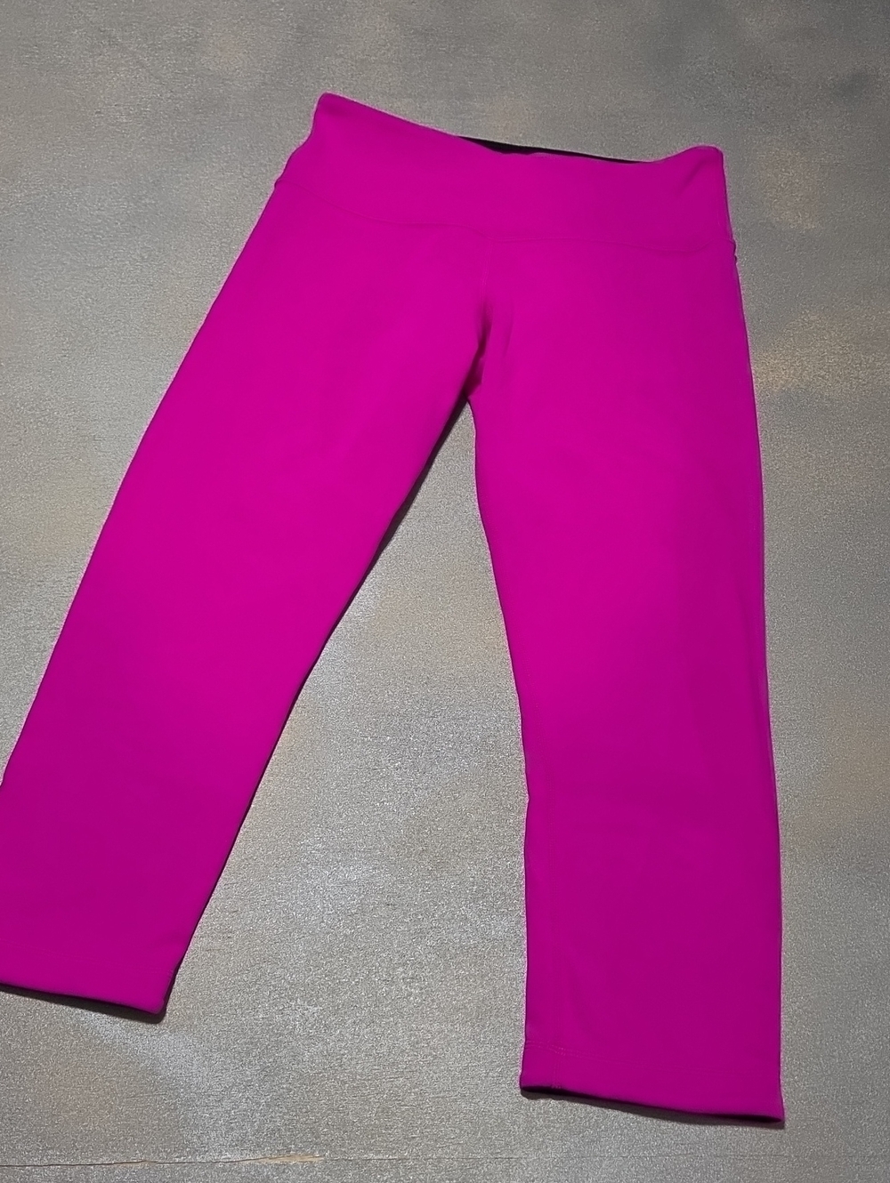 lululemon athletica Bright Magenta Capri Leggings